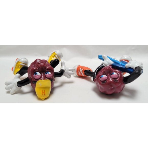 Lot of 2 Vintage 1988 California Raisins PVC Figurines Roller Skates Guitar - Picture 5 of 6
